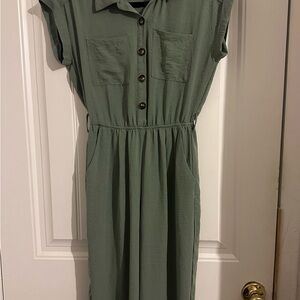 Elegant Green Button-Down Dress
